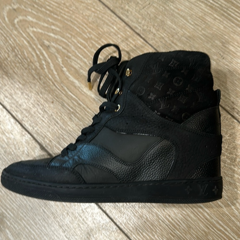 Louise Vuitton Suede Leather ankle sneaker